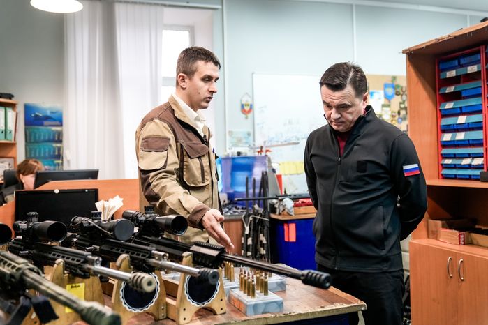 Андрей Воробьев оценил работу подмосковного оружейного завода