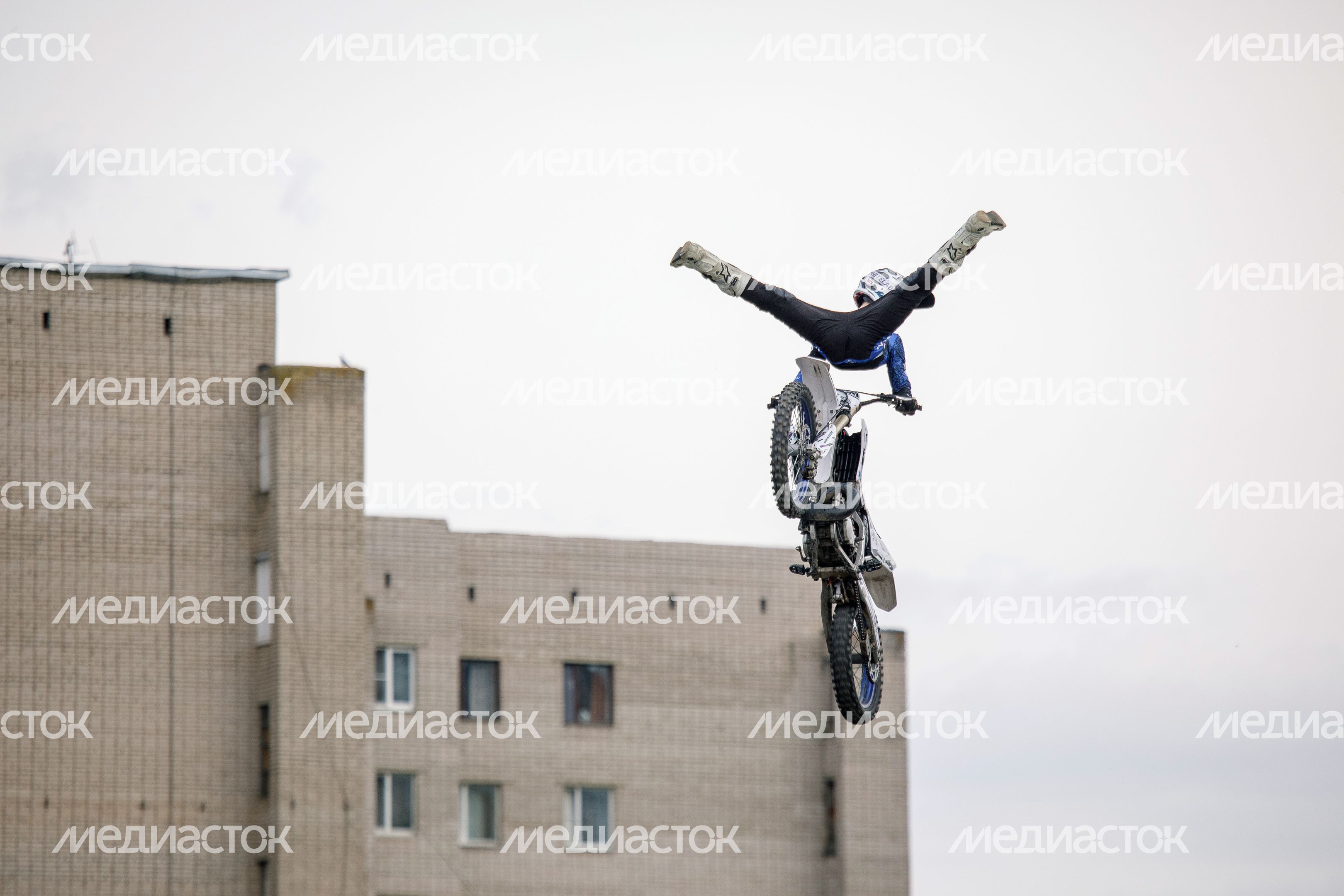 Шоу команды мотофристайла FMX13 в Лобне
