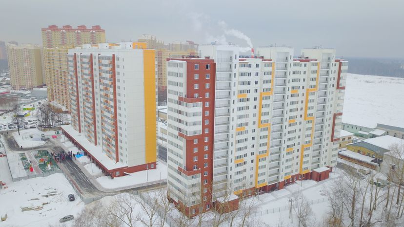 Губернатор вручил ключи от квартир дольщикам ЖК Квартал Лукино в Балашихе