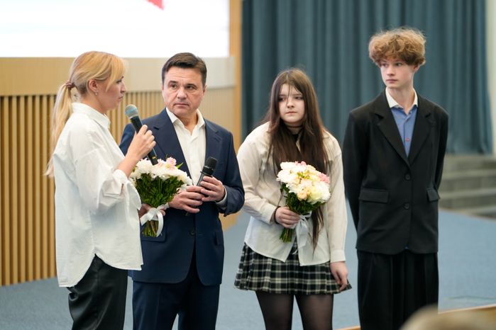 Андрей Воробьев поблагодарил волонтеров за добрые дела и вручил областные награды