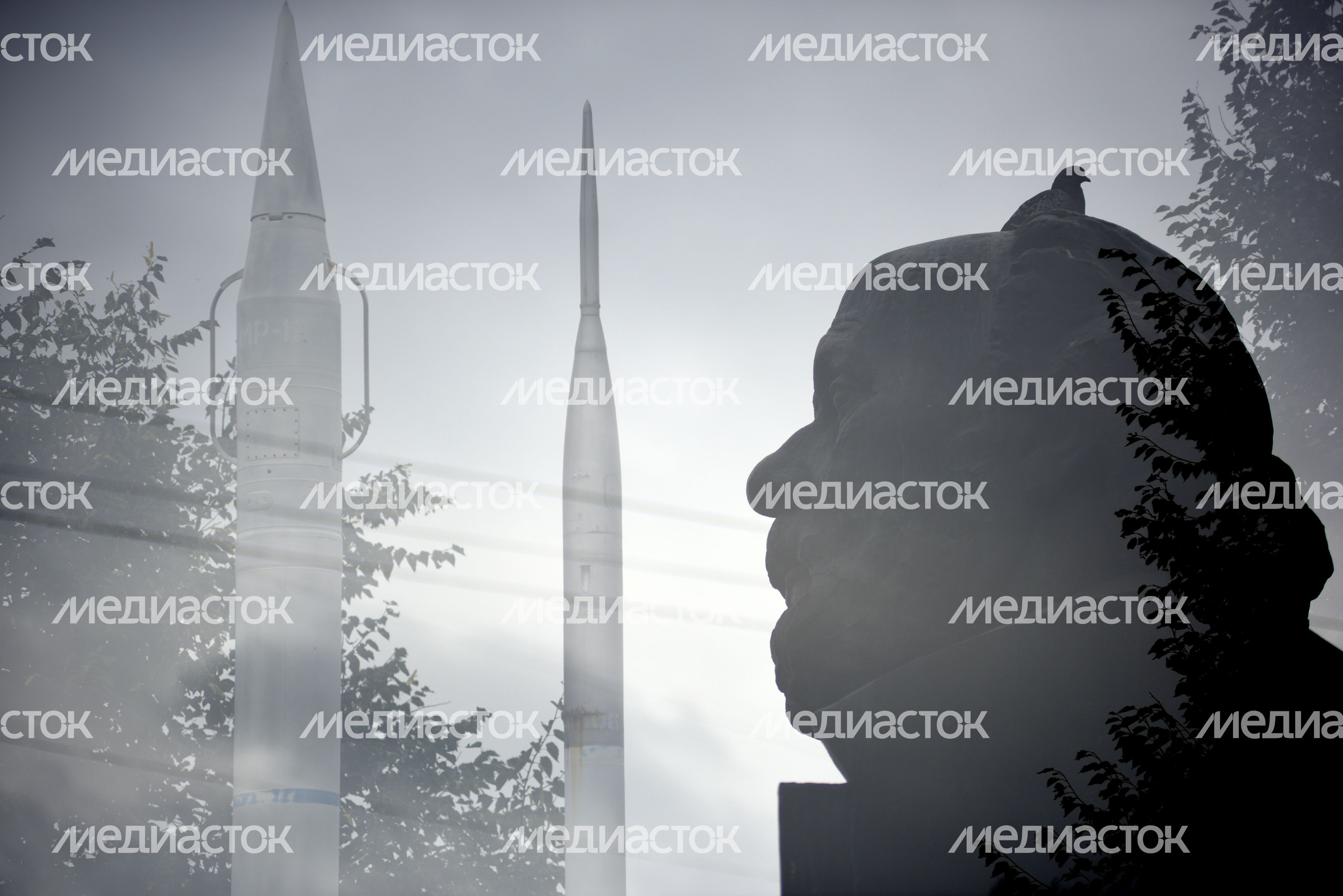Памятник Константину Циолковскому в Долгопрудном Памятник Константину Циолковскому в Долгопрудном