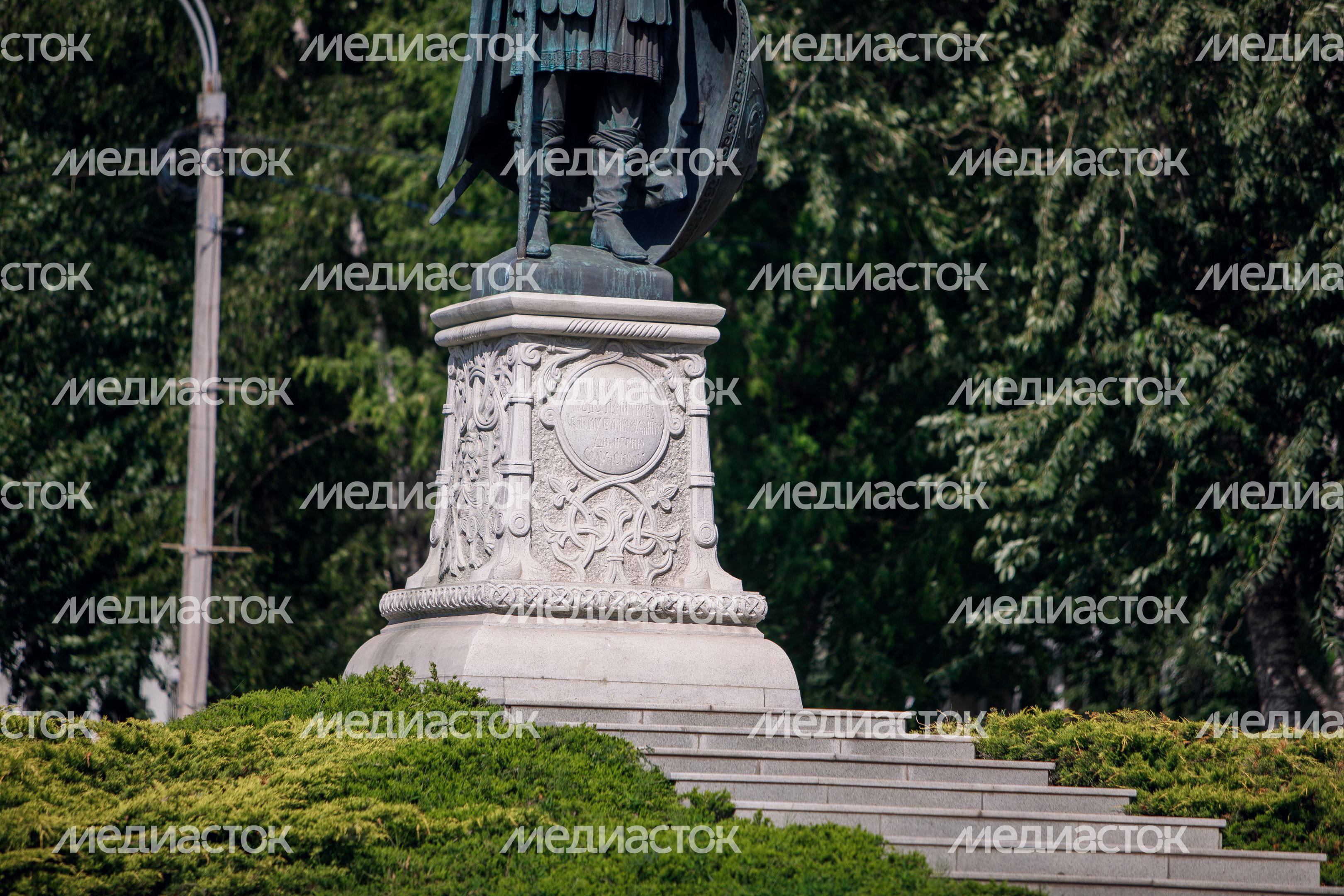Дмитров. Памятник Дмитрию Солунскому