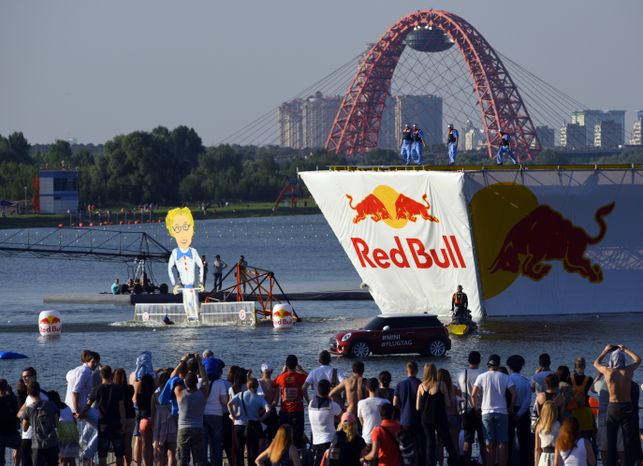 Фестиваль самодельных летательных аппаратов Red Bull Flugtag 2015