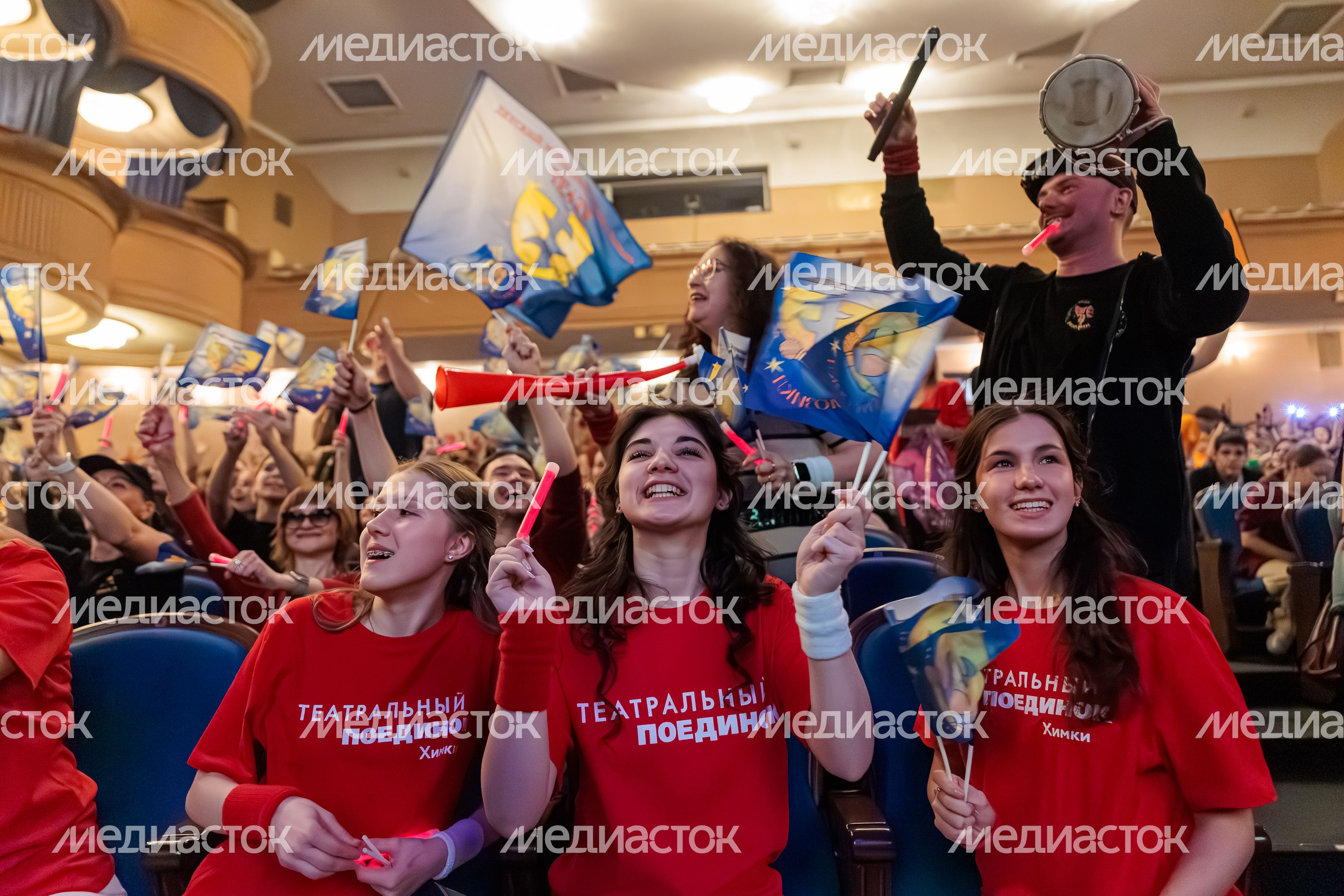 Зрители молодежного проекта «Театральный поединок»