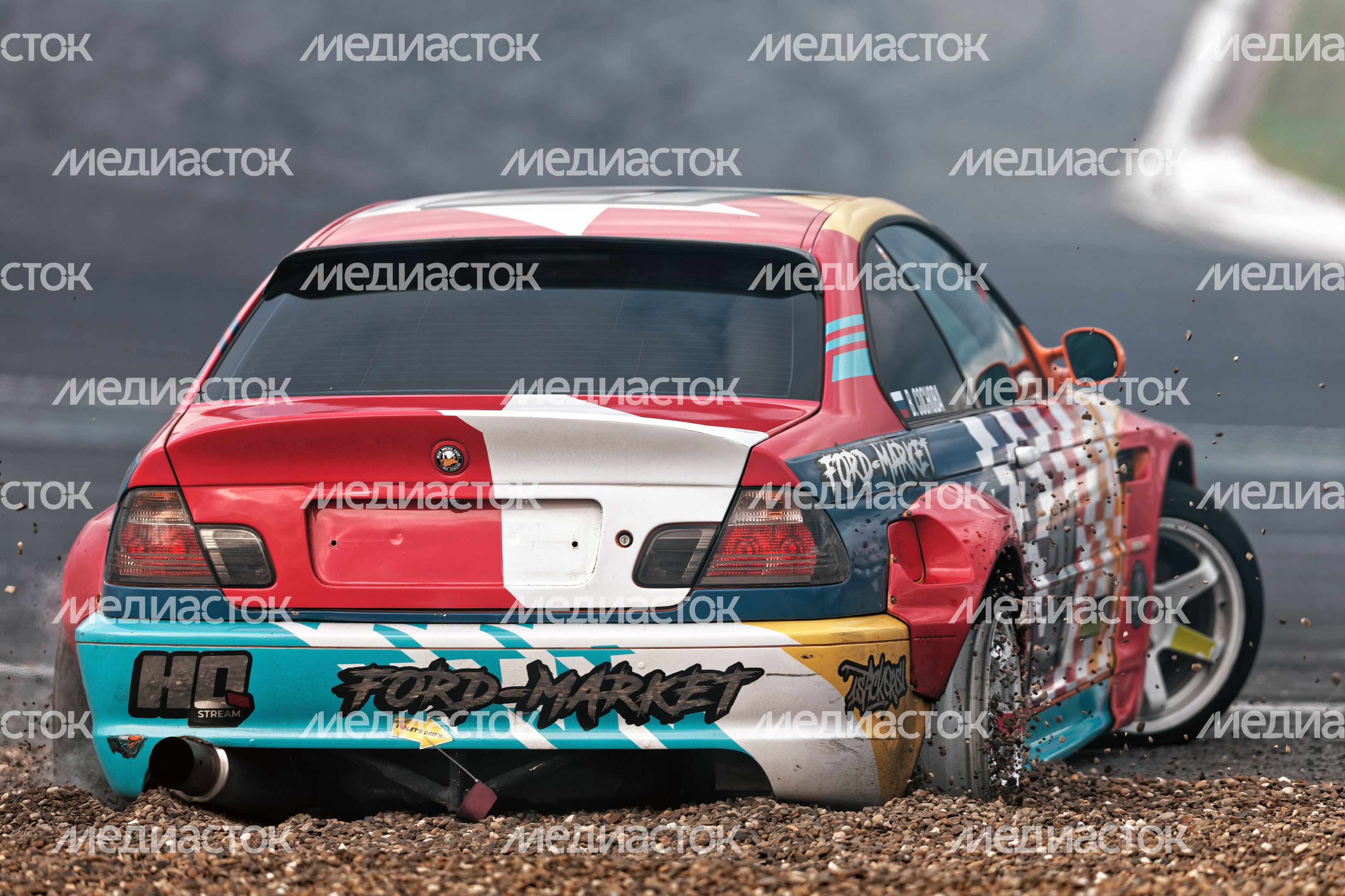 Дрифт-гонка автомобилей по автодрому Moscow Raceway на фестивале «Дрифт Экспо» в Волоколамске Дрифт-гонка автомобилей по автодрому Moscow Raceway на фестивале «Дрифт Экспо» в Волоколамске