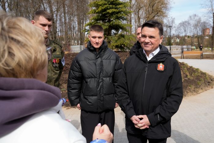 Андрей Воробьев проверил ход благоустройства Центрального парка в Щелково