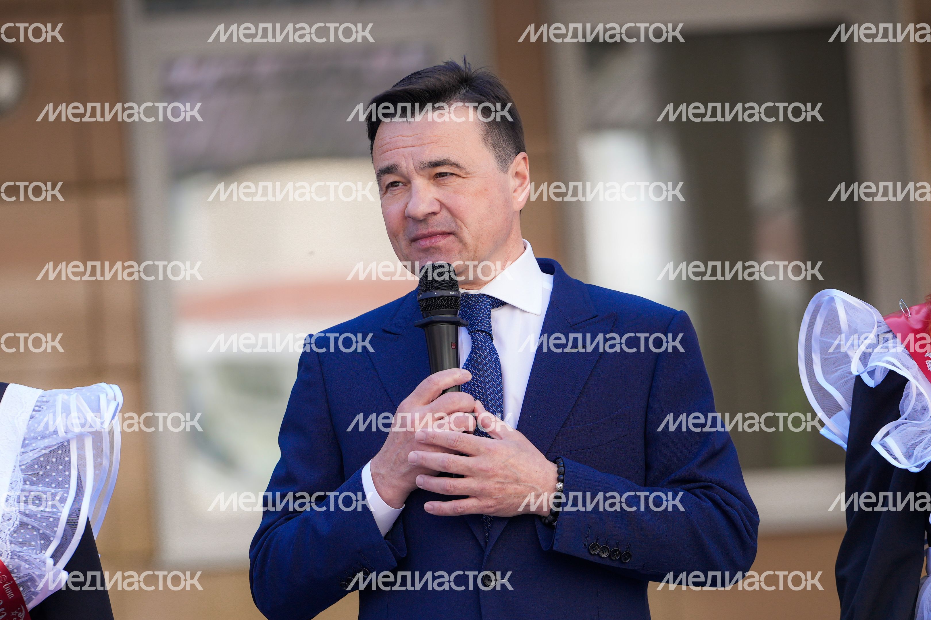Губернатор поздравил выпускников реутовской СОШ №10 с последним звонком