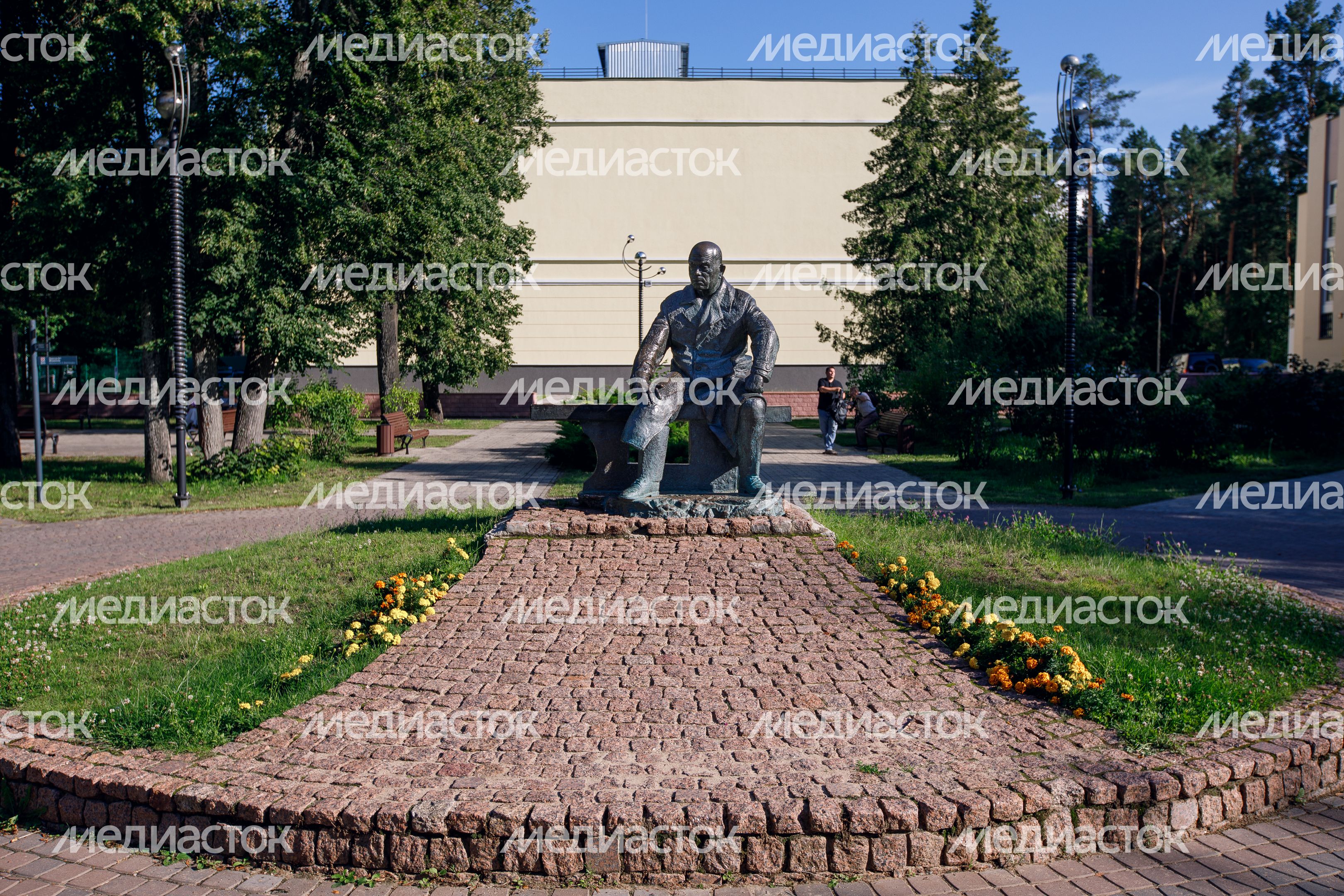 Дубна. Памятник М.Г. Мещерякову