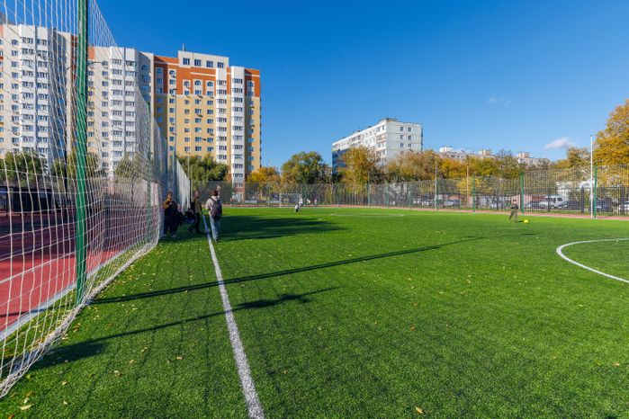 Спортивная площадка возле нового корпуса средней школы №14 в Коломне