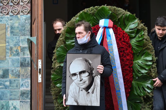 Прощание с актером Андреем Мягковым в МХТ имени Чехова