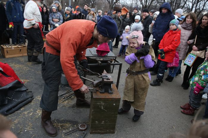 Масленичные гуляния в парке Горького в Москве