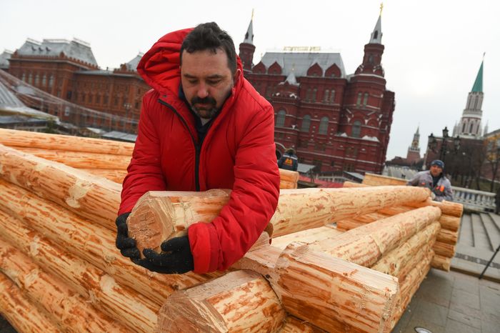 Монтаж инсталляций для фестиваля «Московская Масленица» на Манежной площади
