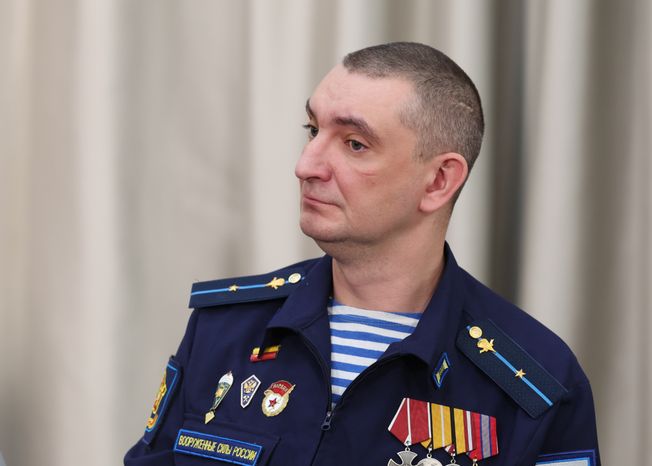 Участникам СВО вручили ключи от автомобилей с ручным управлением