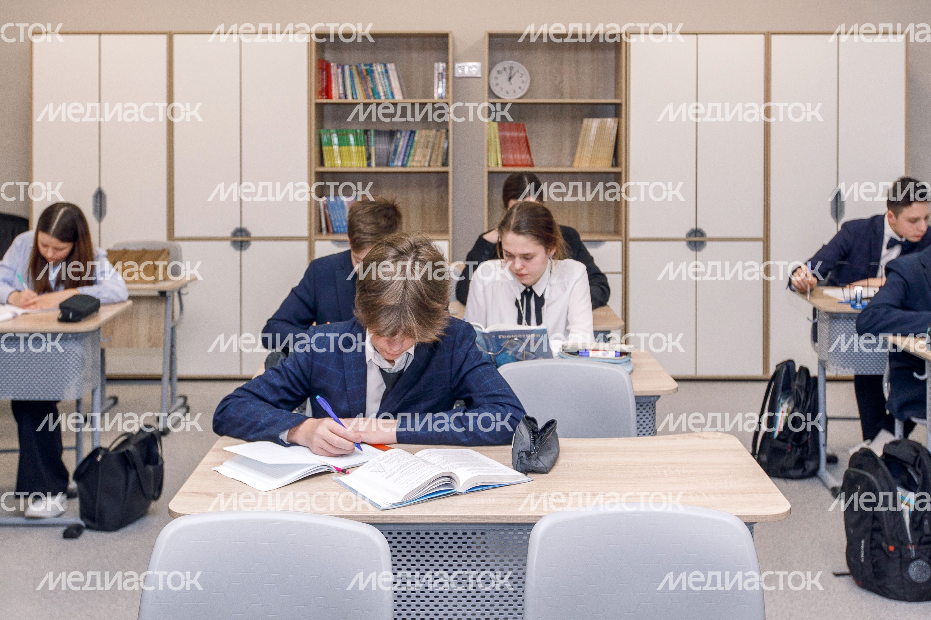 Лобненский лицей переехал в обновленное здание Лобненский лицей переехал в обновленное здание
