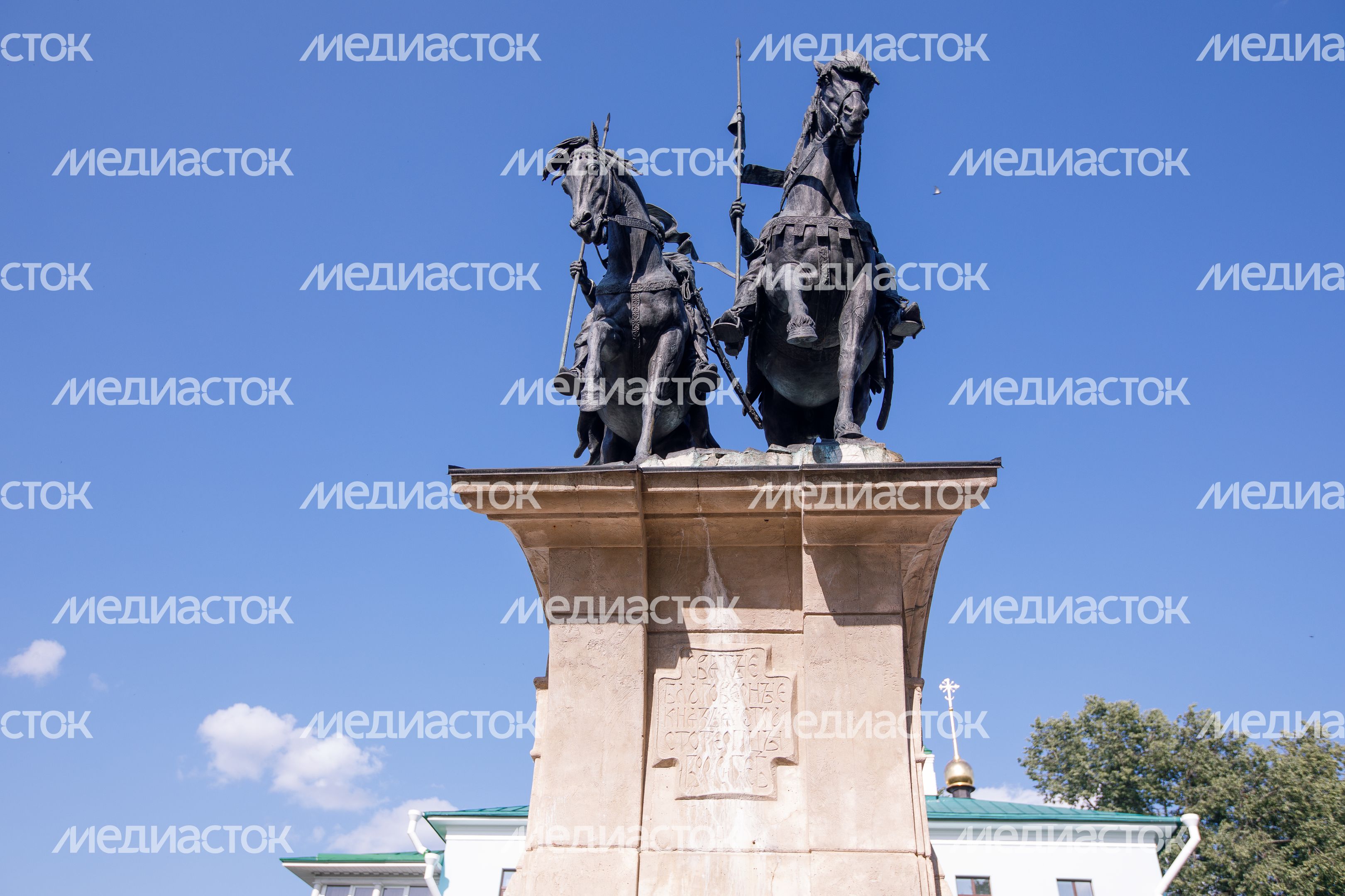 Дмитров. Памятник святым Борису и Глебу