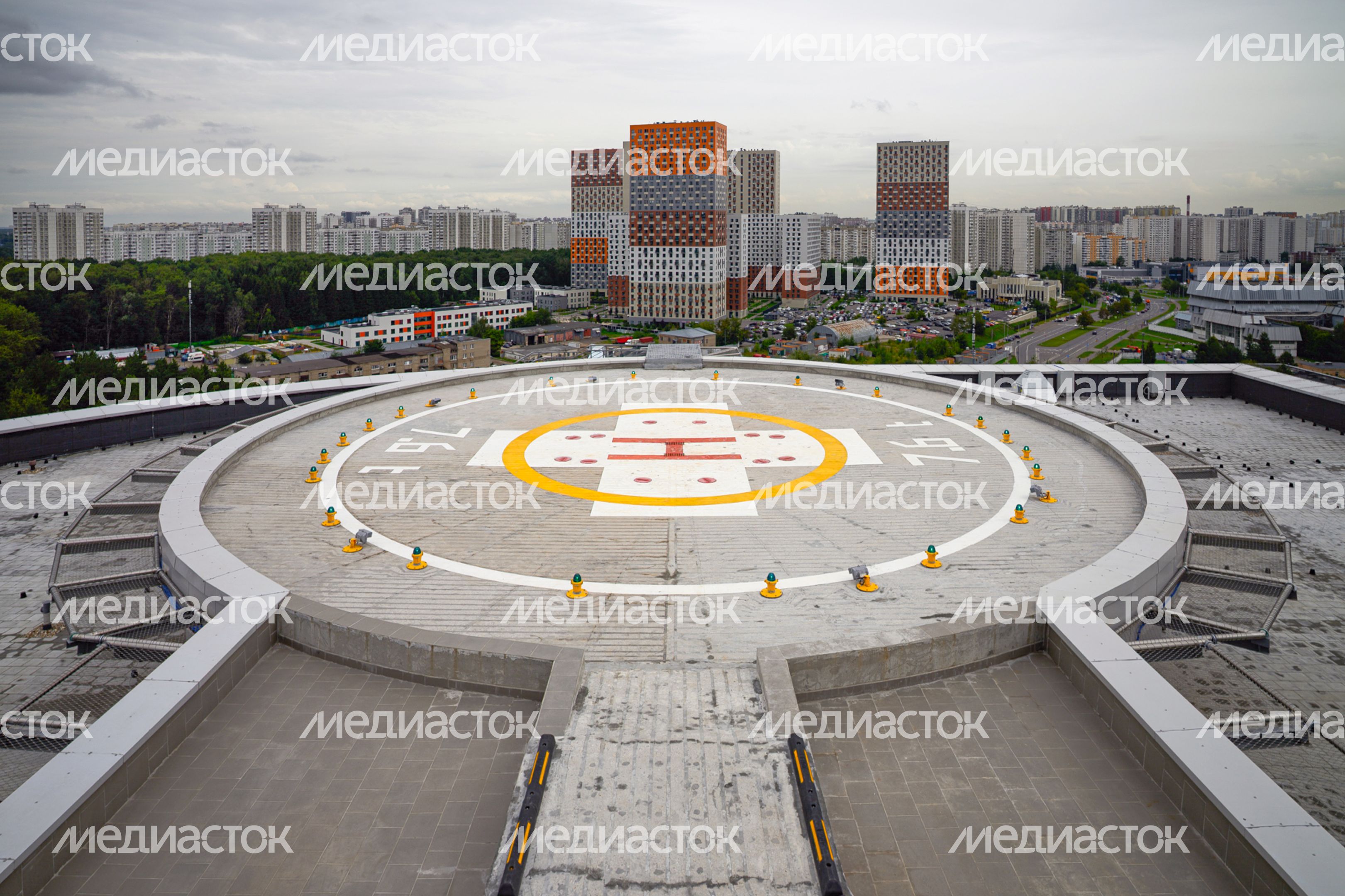 Вертолетная площадка для санитарной авиации в Детском клиническом центре им. Л.М. Рошаля в Красногорске Вертолетная площадка для санитарной авиации в Детском клиническом центре им. Л.М. Рошаля в Красногорске