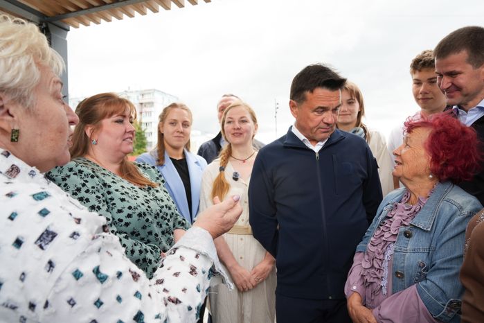 Андрей Воробьев проверил благоустройство сквера "60 лет победы" в Егорьевске