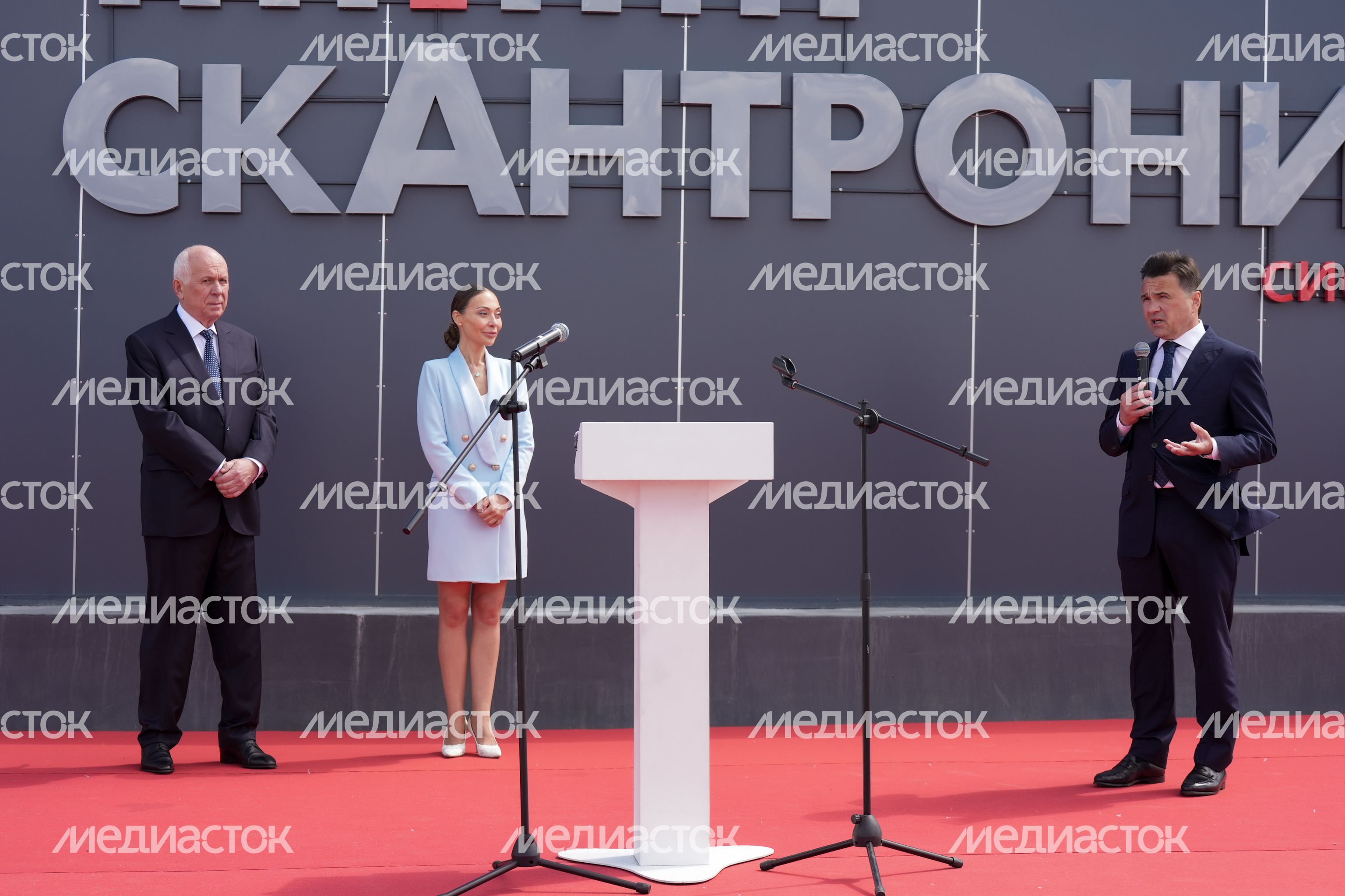 Андрей Воробьев и Сергей Чемезов открыли высокотехнологичный комплекс для досмотра грузовых контейнеров в Чехове