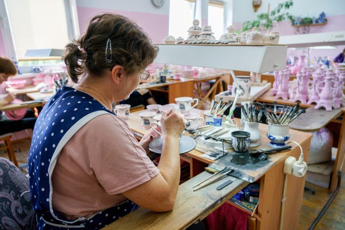 Гжельская фарфоровая мануфактура "Галактика и компания" в Раменском округе