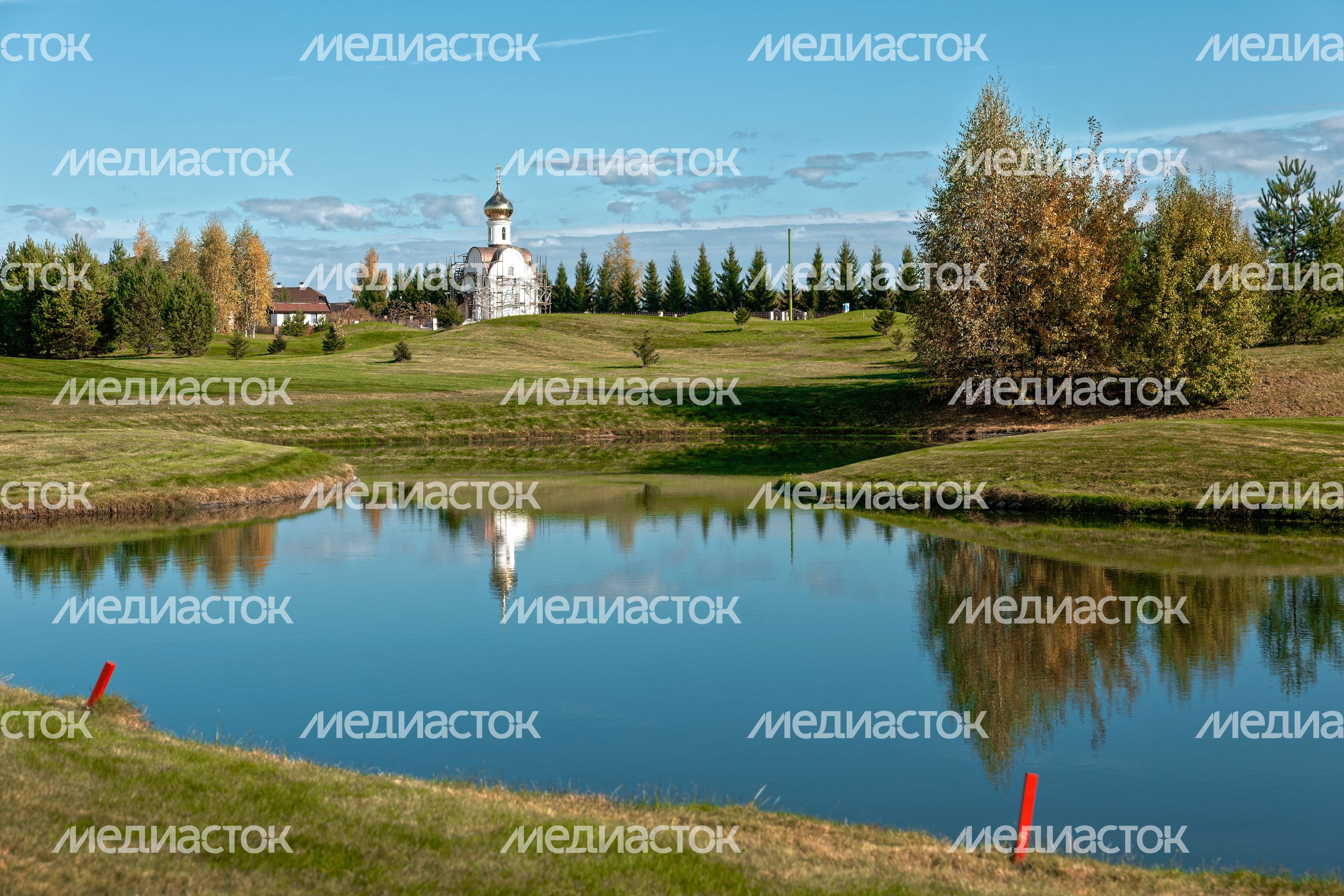 Гольф-поле клуба Dmitrov Golf Resort в Дмитровском округе Гольф-поле клуба Dmitrov Golf Resort в Дмитровском округе