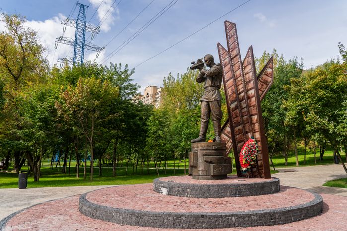 Памятник фронтовому кинооператору в Красногорске