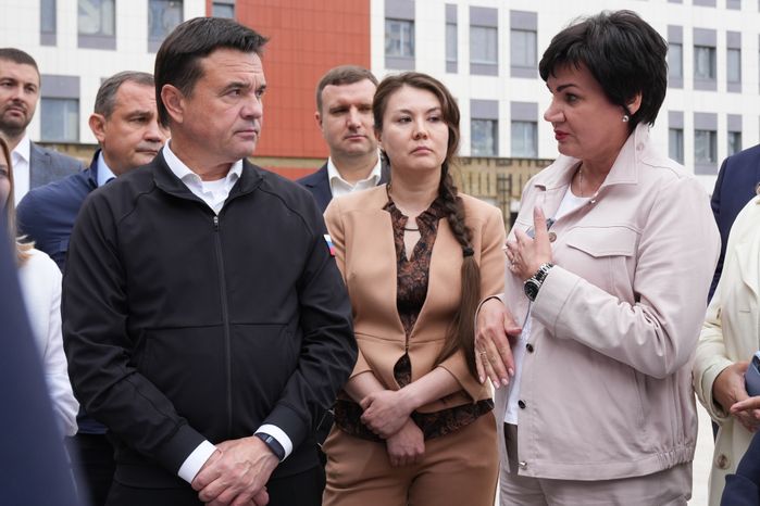 Губернатор Андрей Воробьев встретился с активными жителями на стройплощадке многопрофильной больницы в Балашихе