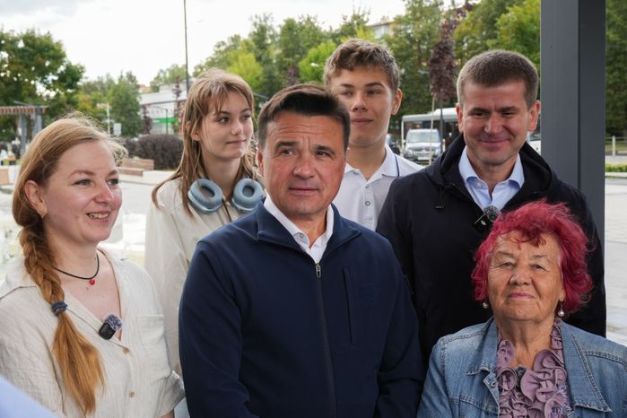 Андрей Воробьев проверил благоустройство сквера "60 лет победы" в Егорьевске