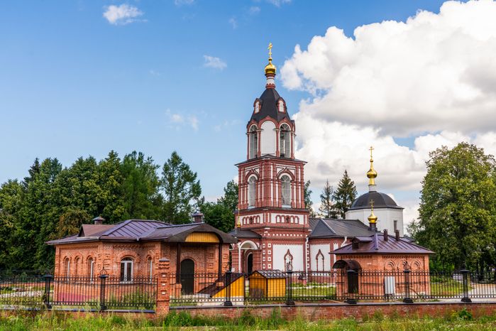 Церковь Воскресения Словущего в деревне Карпово Дмитровского округа