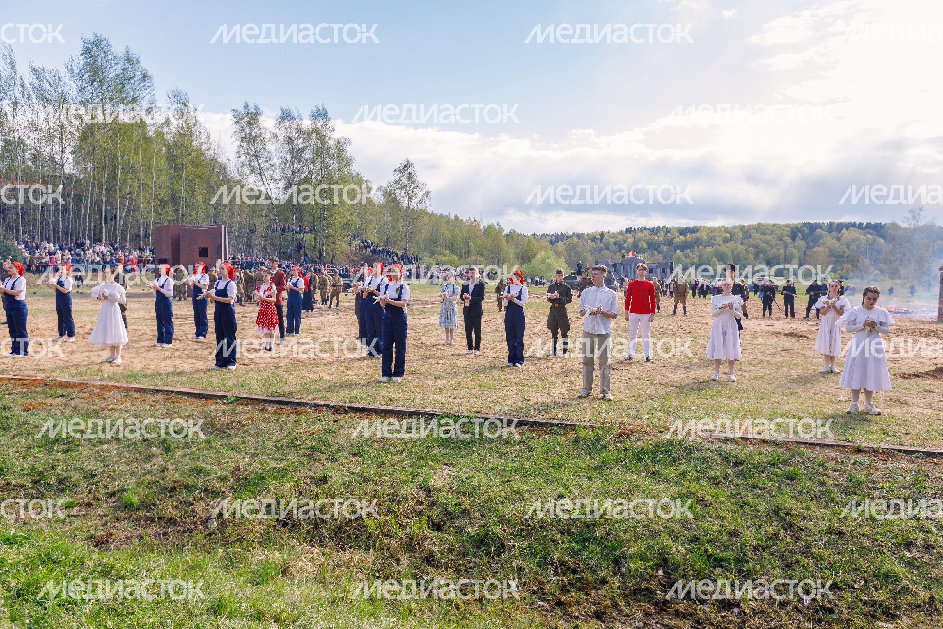 Военно-историческая реконструкция "Успех в единстве поколений" в Химках Военно-историческая реконструкция "Успех в единстве поколений" в Химках