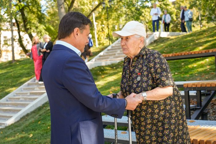 Андрей Воробьев и Владимир Мединский открыли новый сквер в усадьбе "Лыткарино"