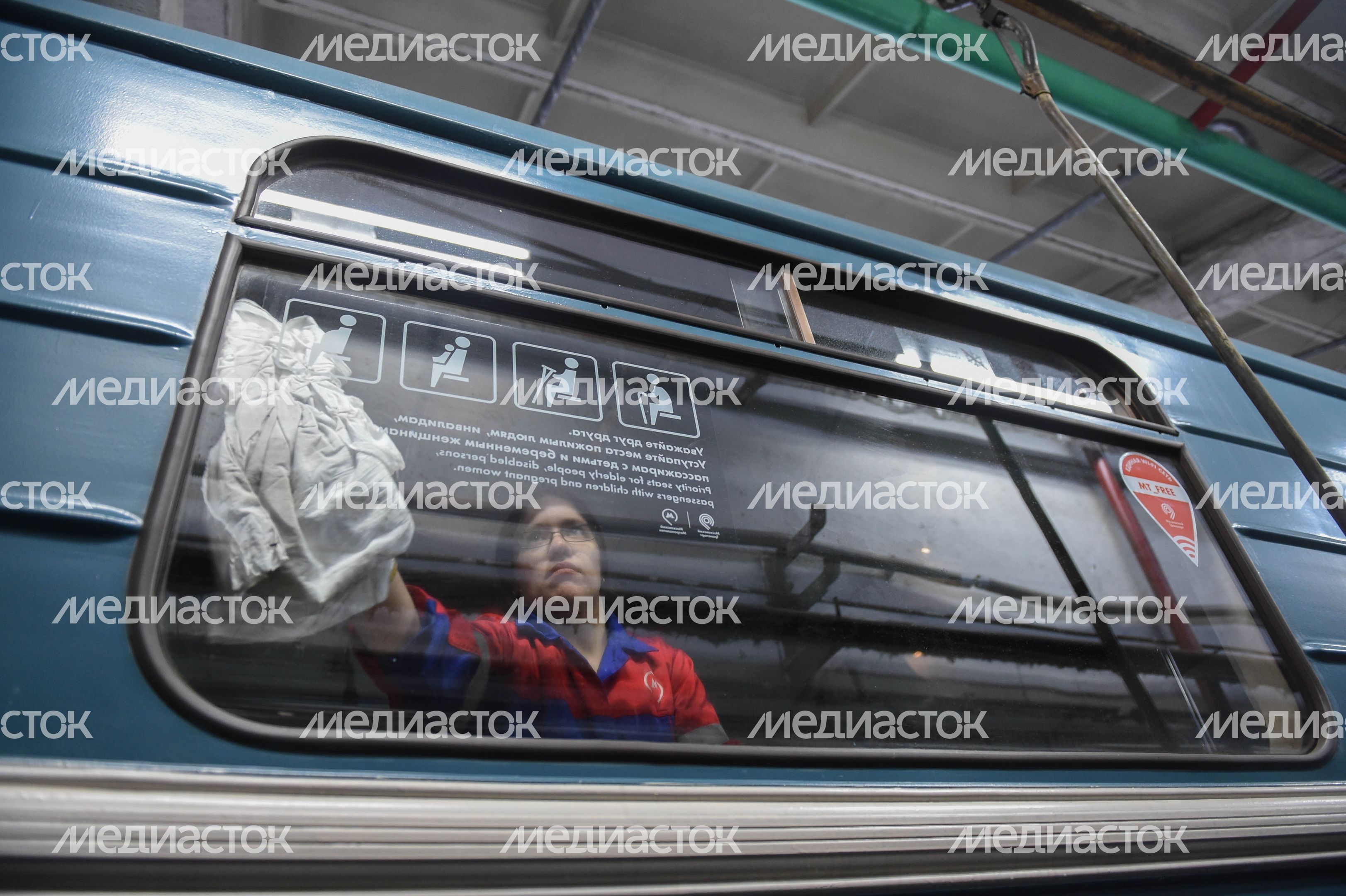 Кварцевание и мытье вагонов метро