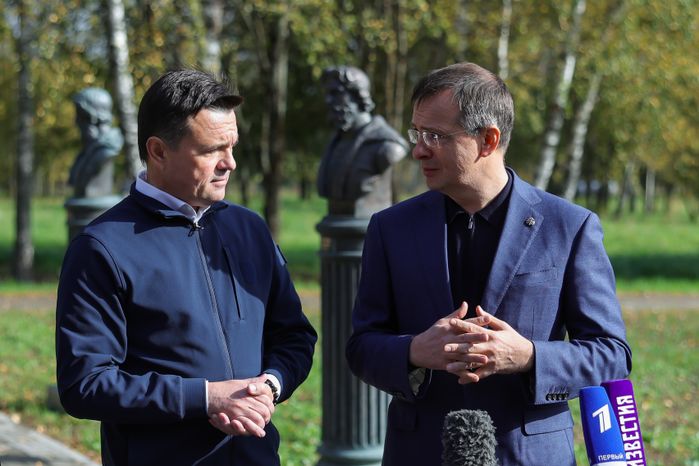 Андрей Воробьев и Владимир Мединский открыли Аллею правителей в усадьбе Татищева