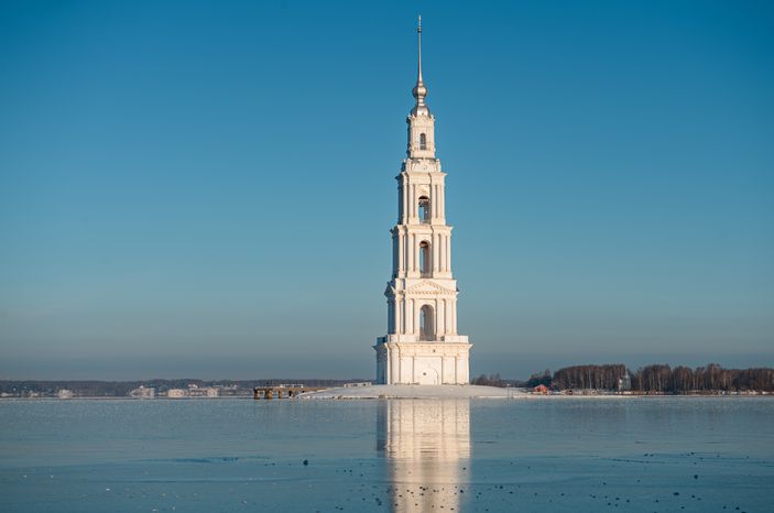 Зимние виды Колокольни Николаевского собора в Калязине