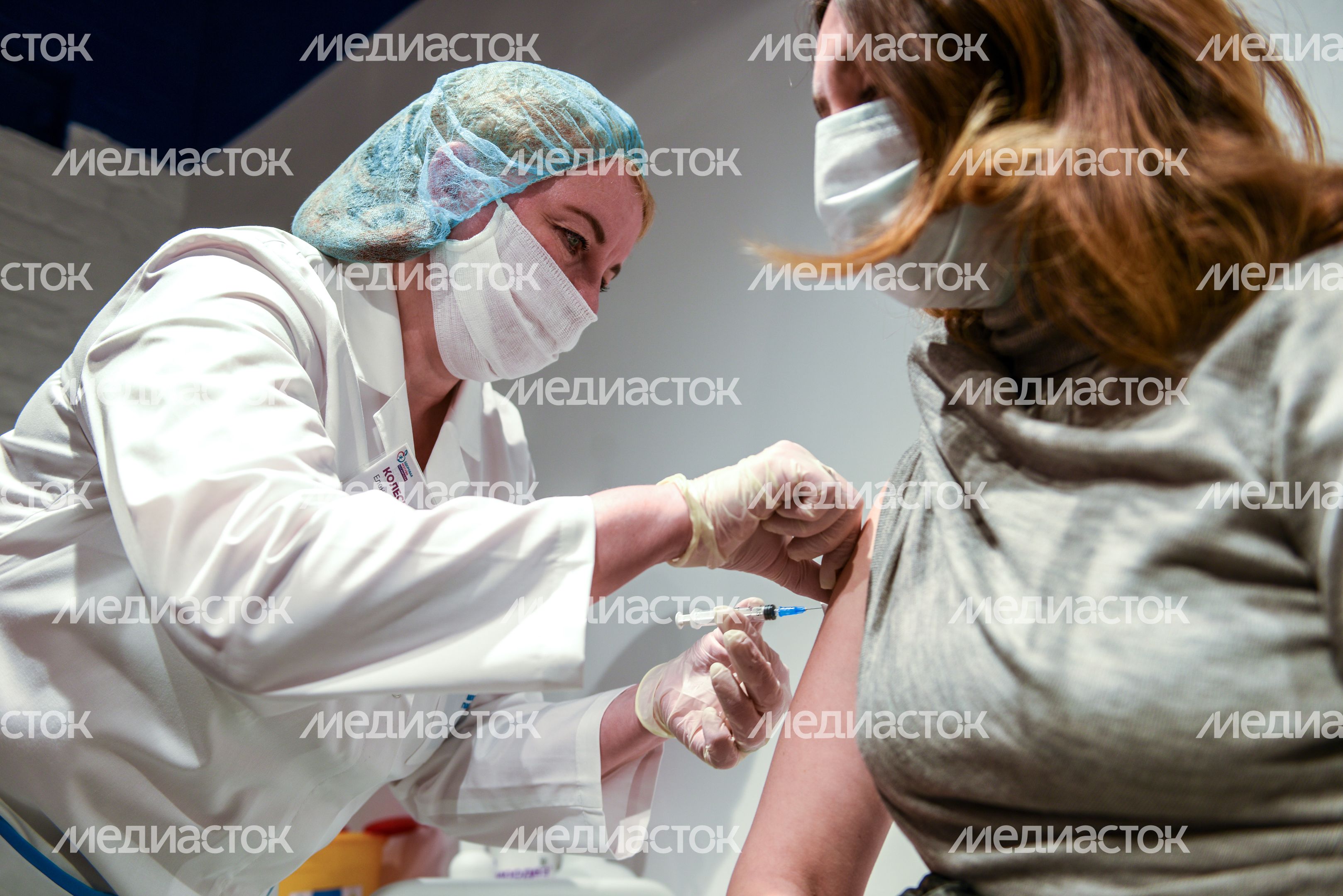 Выездной пункт вакцинации от коронавируса в ГУМе