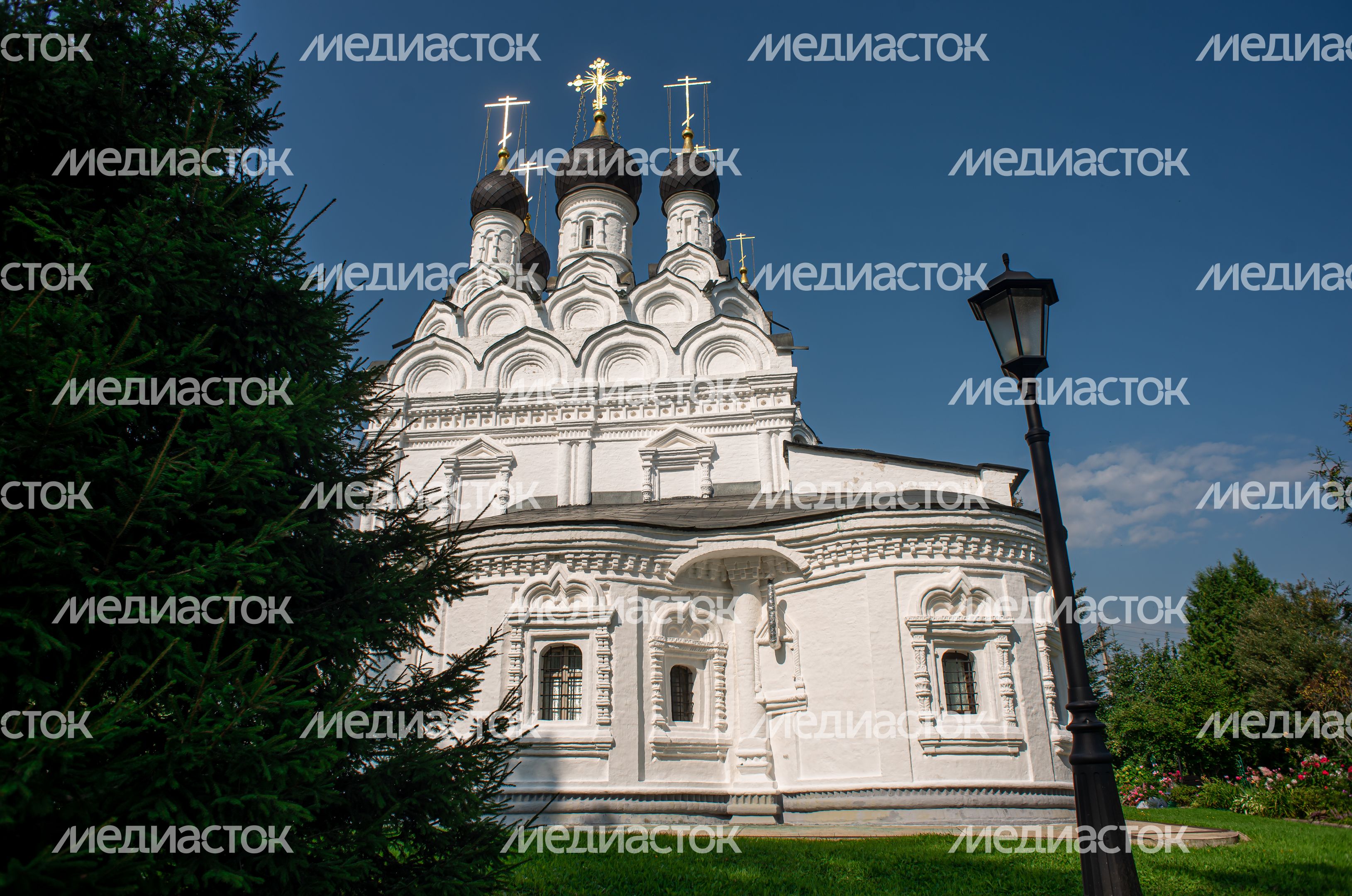 Летние виды церкви Сергия Радонежского в Комягино