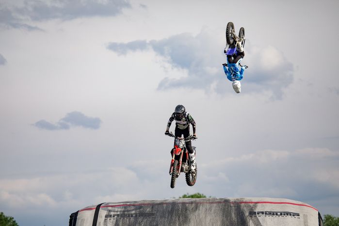 Шоу команды мотофристайла FMX13 в Лобне