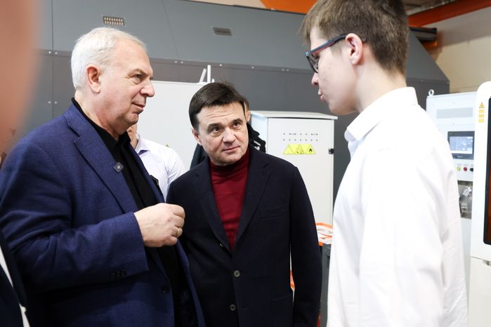 Андрей Воробьев посетил предприятие по производству передовых лазеров во Фрязино