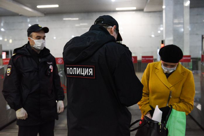 Проверка электронных пропусков в московском метро