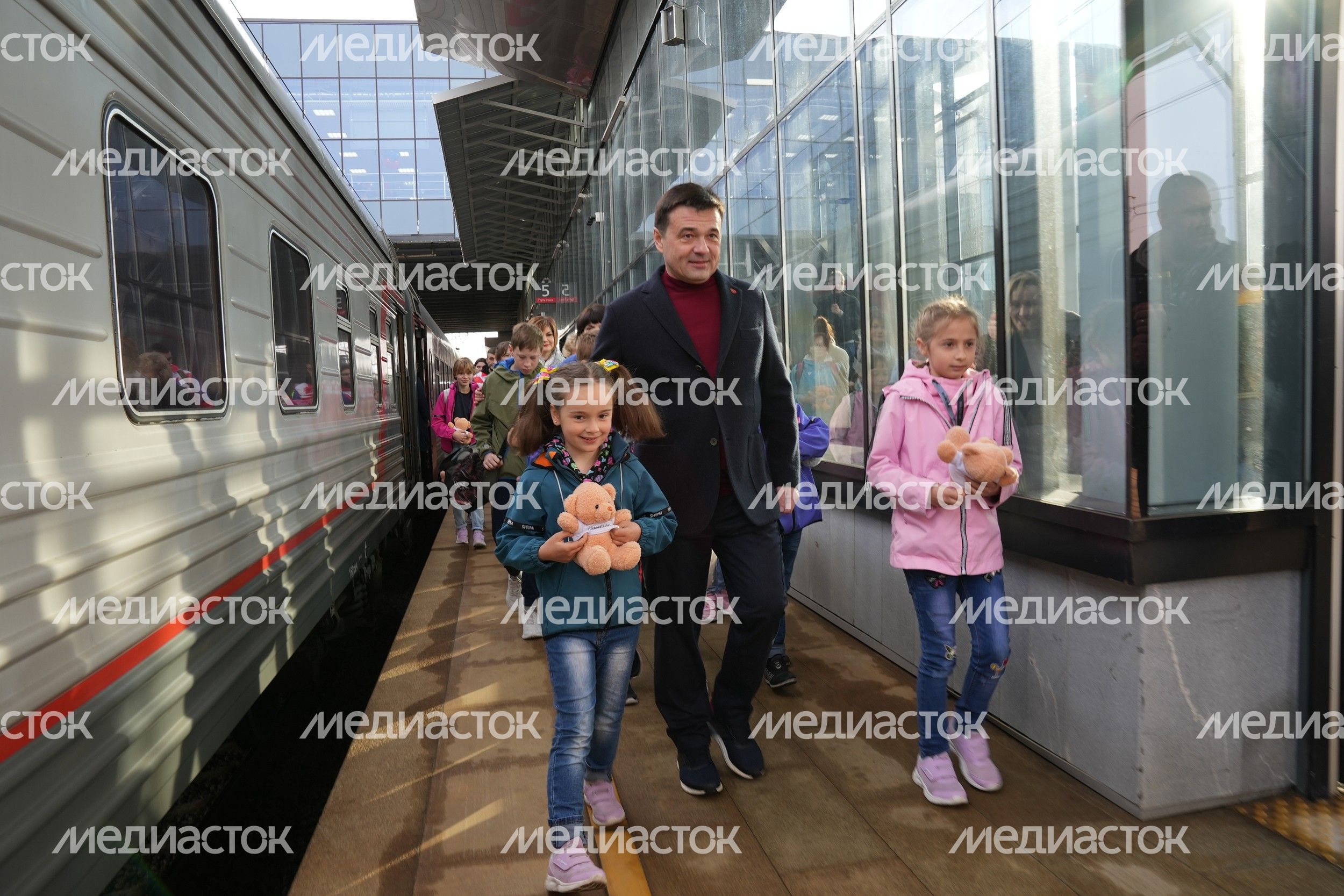 Встреча губернатором Подмосковья детей-сирот из ДНР
