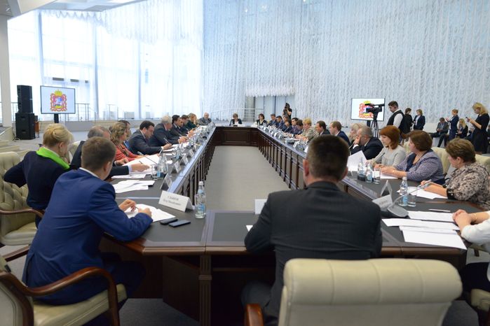 А. Воробьев провел рабочую встречу с правозащитниками