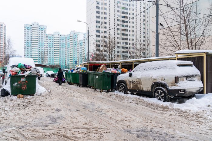 Работа мусоровозов зимой в Красногорске