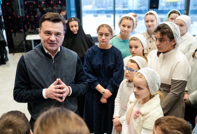 Андрей Воробьев поздравил детей участников СВО с наступающим Новым годом
