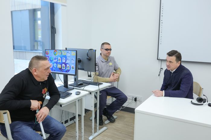 Андрей Воробьев навестил раненых бойцов в центре им. Мещерякова