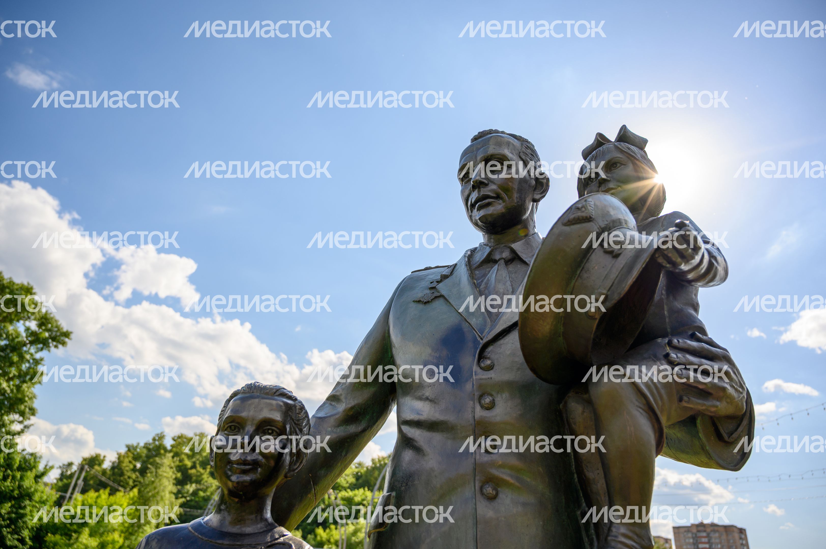 Памятники космонавтам в ЖК «Лукино-Варино» поселка Свердловский округа Лосино-Петровский