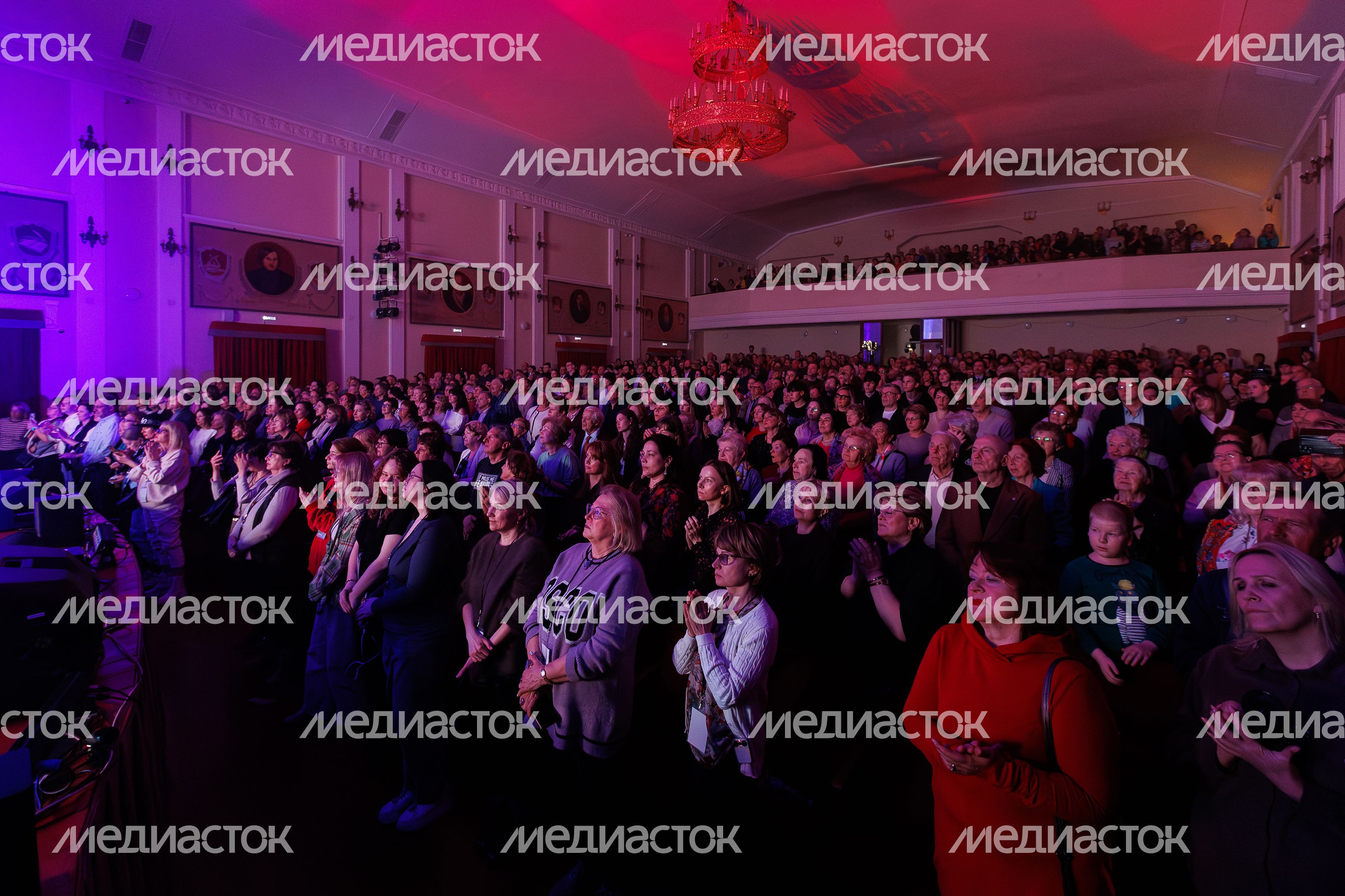 Концерт на открытии Международного кинофестиваля «17 мгновений…» в Павловском Посаде Концерт на открытии Международного кинофестиваля «17 мгновений…» в Павловском Посаде