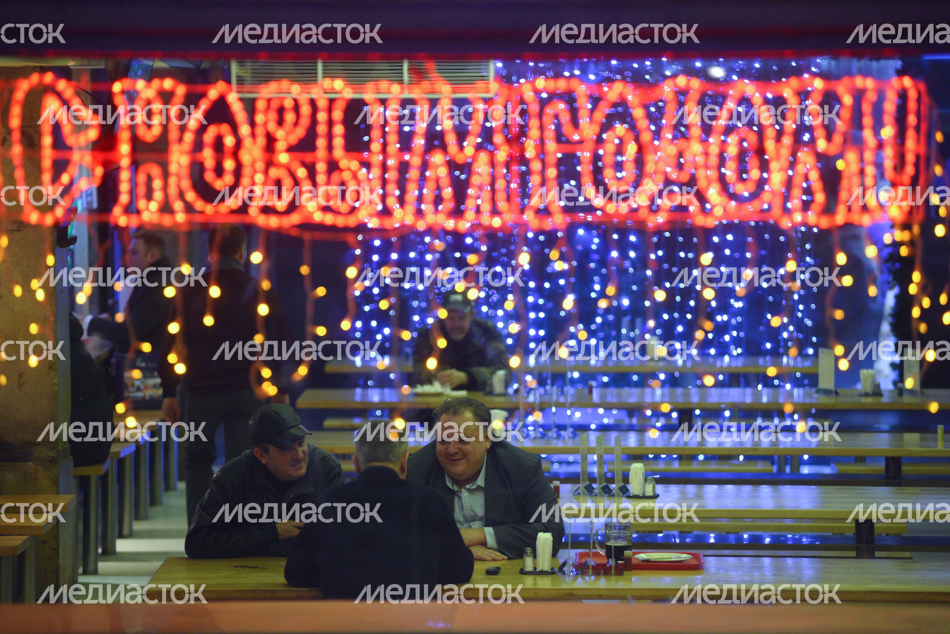 Подготовка к Новому году в Москве