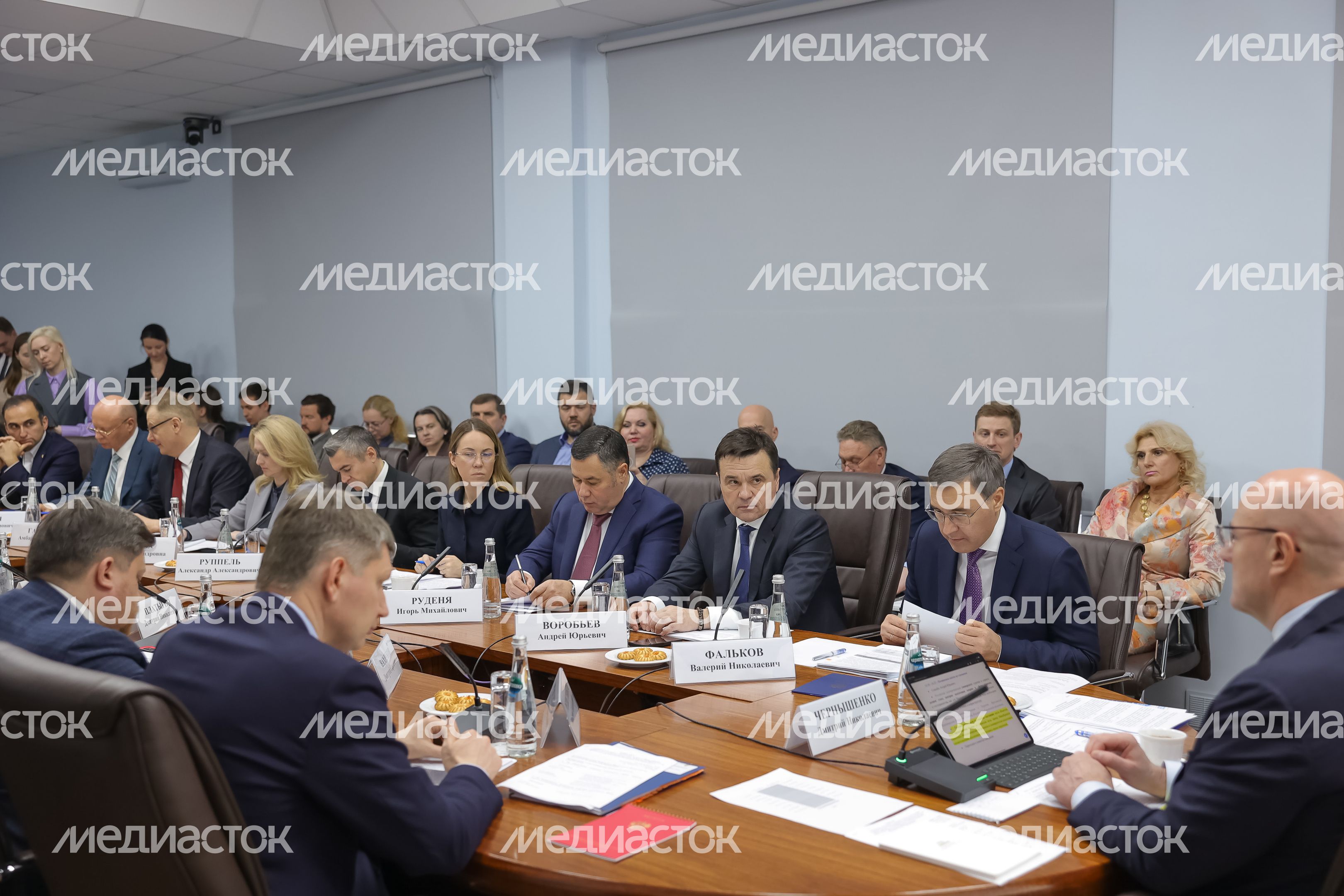 Андрей Воробьев принял участие в совещании по подготовке кадров в сфере туризма и гостеприимства Андрей Воробьев принял участие в совещании по подготовке кадров в сфере туризма и гостеприимства