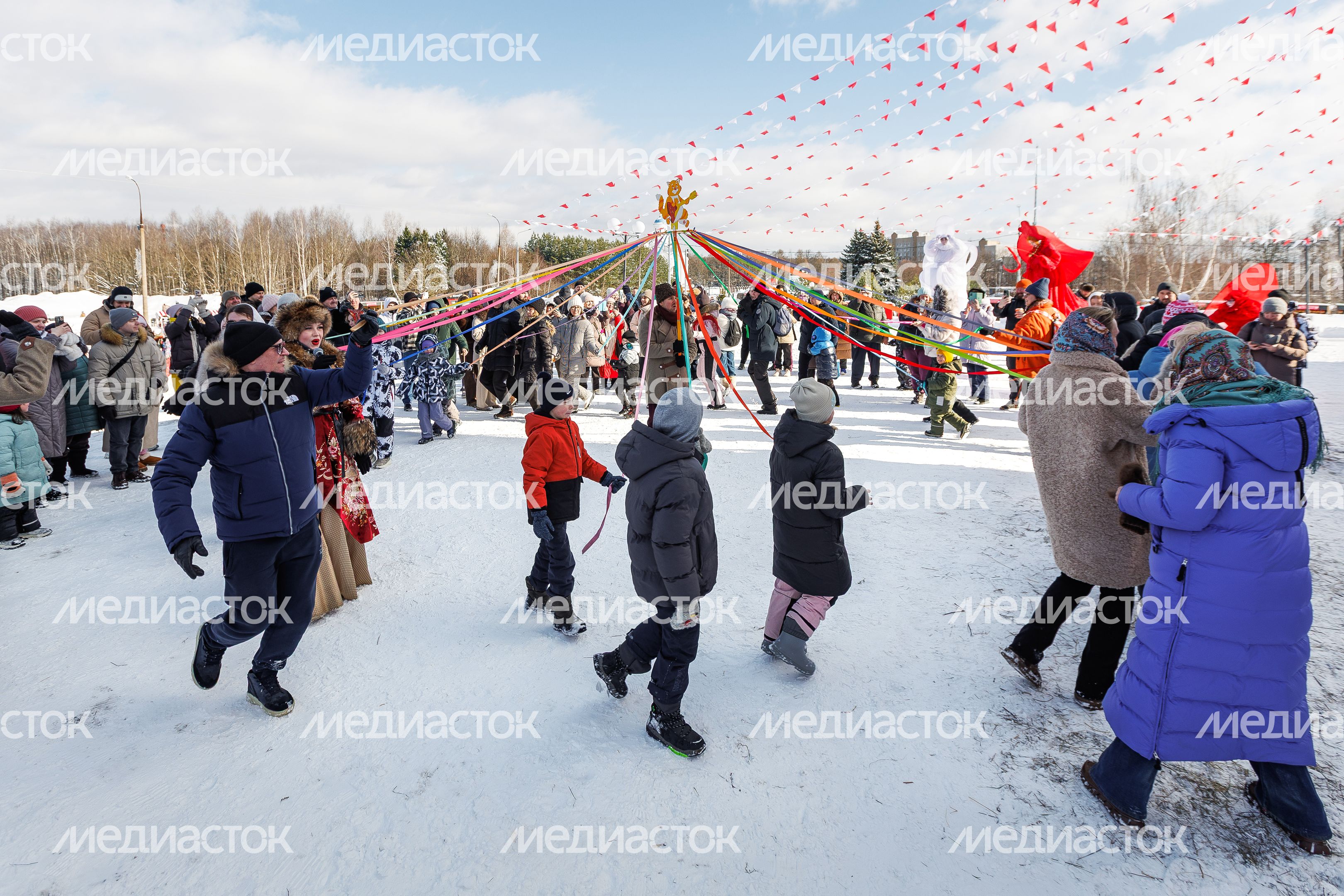 Гулянья на главной Масленице России в Горках Ленинских Гулянья на главной Масленице России в Горках Ленинских