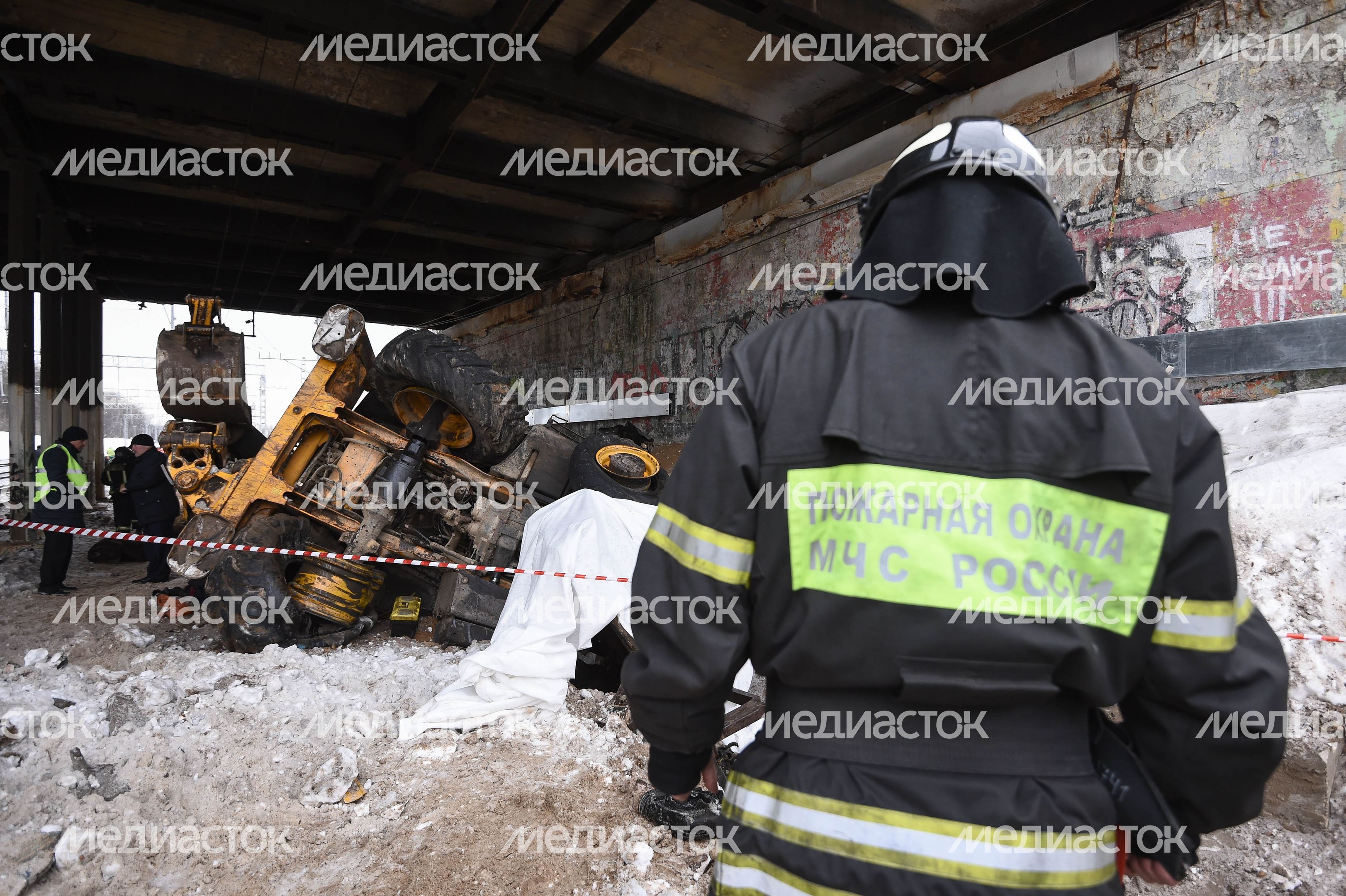 Кадры с места ЧП с трактором и электричкой в Москве, 14.03.2018