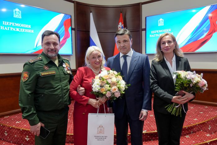 Андрей Воробьев вручил государственные награды добровольцам БАРСа
